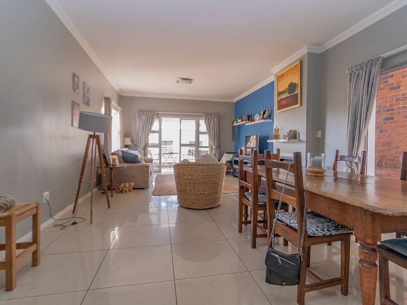 Modern 2-Bedroom Flat with Special Features! - Photo 4