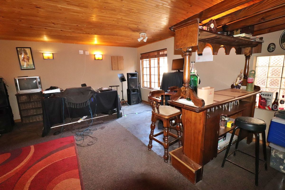 Versatile 3-Bedroom Home with Teen Pad, Granny Flat, and Entertainment Area - Photo 4