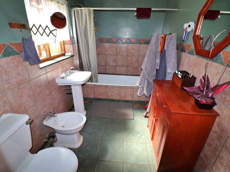 Versatile 3-Bedroom Home with Teen Pad, Granny Flat, and Entertainment Area - Photo 8