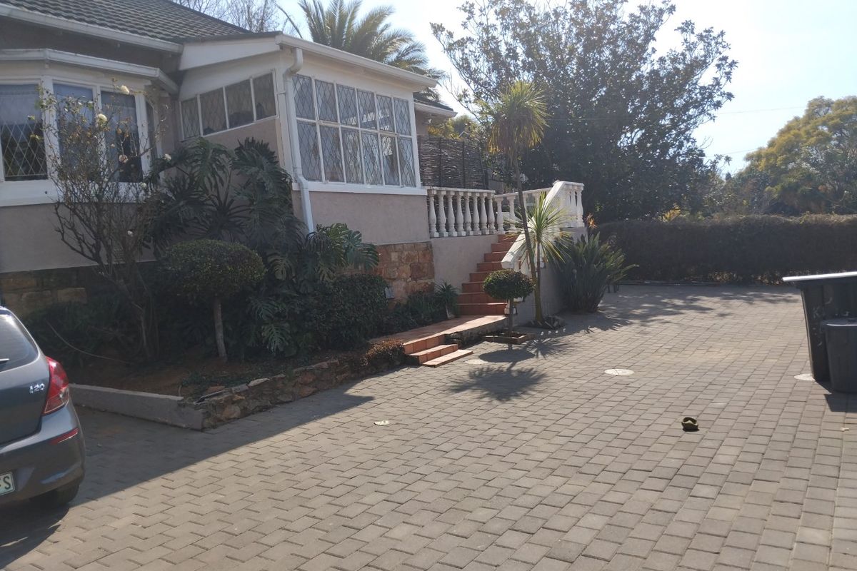 Charming Family Home in Kensington - Photo 3