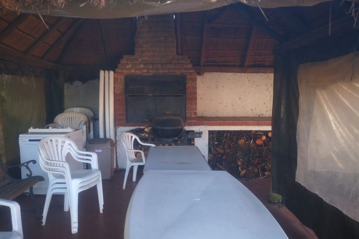 Spacious 3 Bedroom Family Property in Primrose Hill  - Photo 5