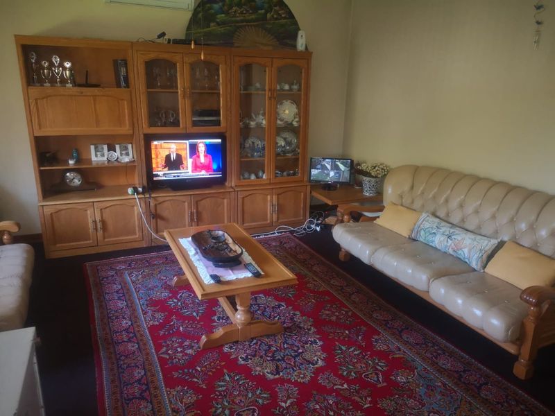 Spacious 3 Bedroom Family Property in Primrose Hill  - Photo 9