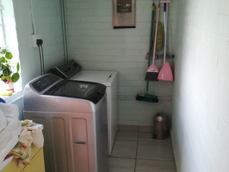 Charming Family Home with Cottage Potential - Photo 4