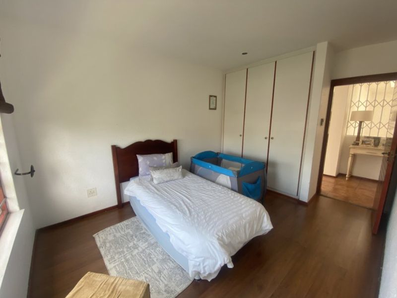 Luxurious 5-Bedroom House for Sale with Pool and Modern Amenities - Photo 10