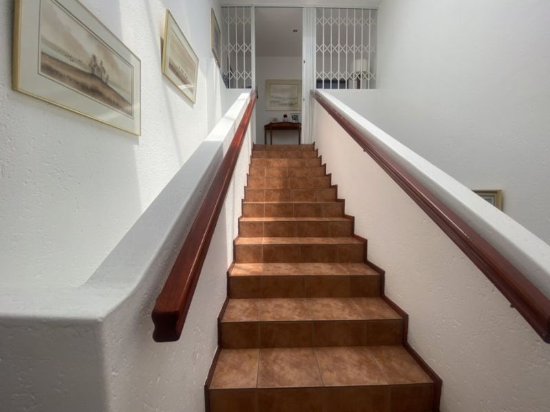 Luxurious 5-Bedroom House for Sale with Pool and Modern Amenities - Photo 6