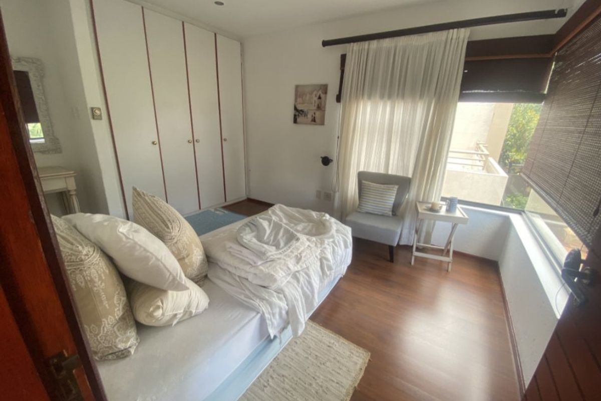 Luxurious 5-Bedroom House for Sale with Pool and Modern Amenities - Photo 2