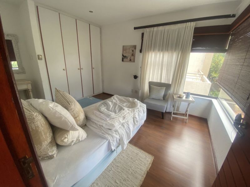 Luxurious 5-Bedroom House for Sale with Pool and Modern Amenities - Photo 2