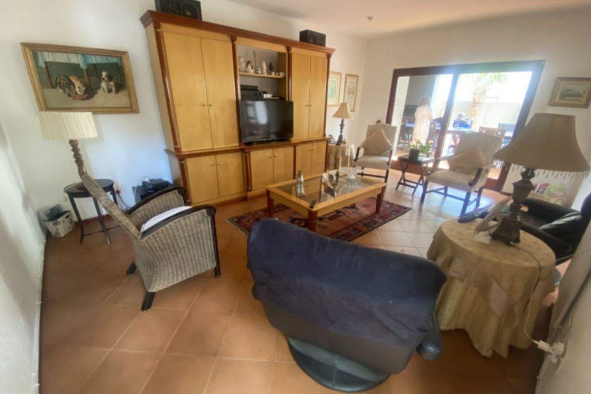 Luxurious 5-Bedroom House for Sale with Pool and Modern Amenities - Photo 5