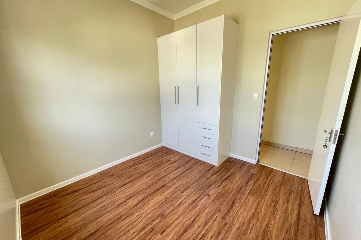 Spacious 3-Bedroom Simplex with Garden and Garage for Sale - Photo 4