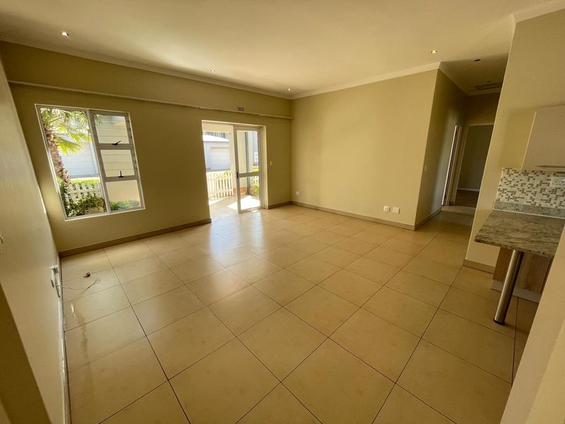 Spacious 3-Bedroom Simplex with Garden and Garage for Sale - Photo 2