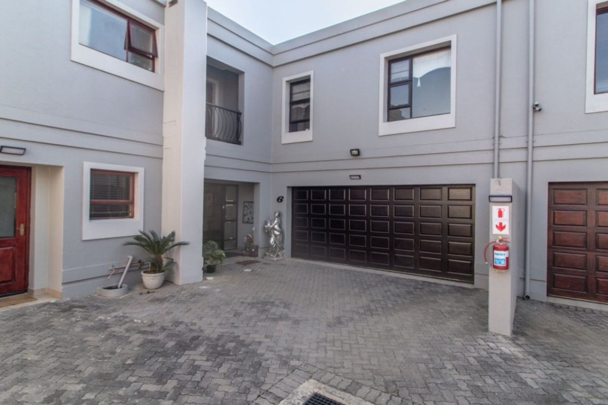 Stylish 3-Bedroom Cluster with Pool in Secure Estate - Photo 4