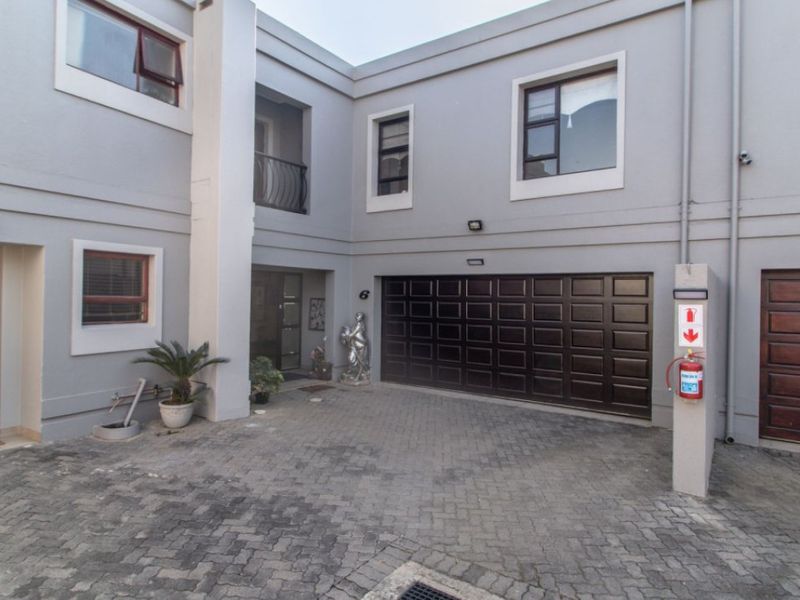 Stylish 3-Bedroom Cluster with Pool in Secure Estate - Photo 4