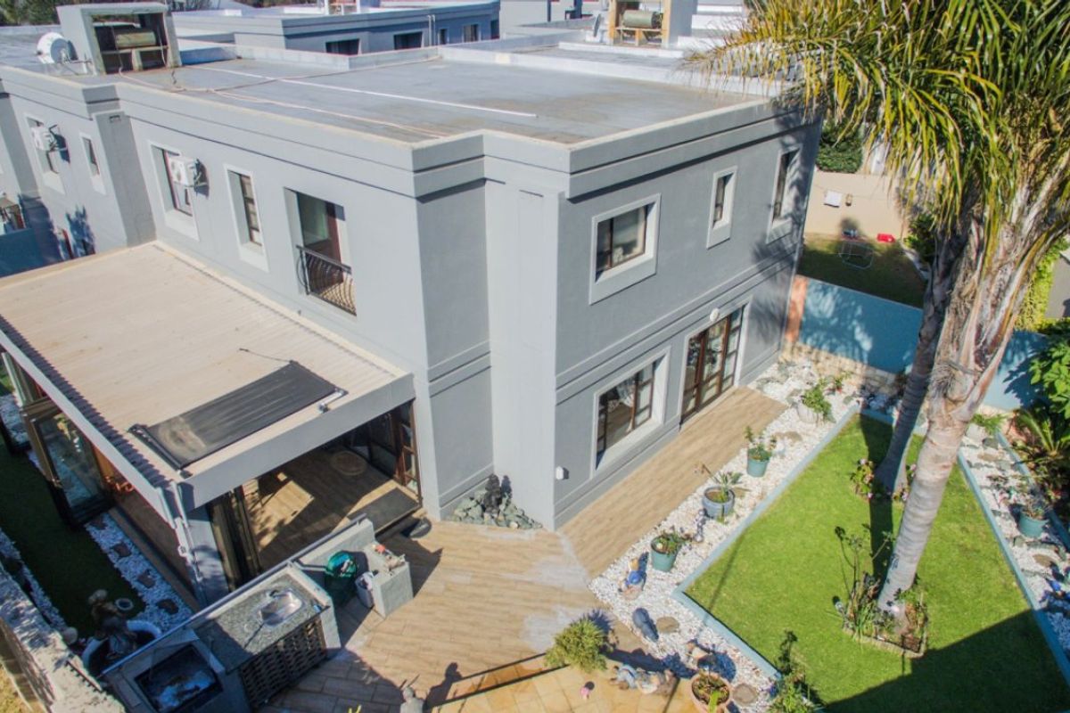 Stylish 3-Bedroom Cluster with Pool in Secure Estate - Photo 2