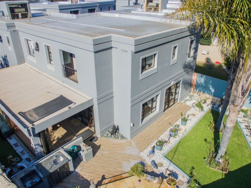 Stylish 3-Bedroom Cluster with Pool in Secure Estate - Photo 2