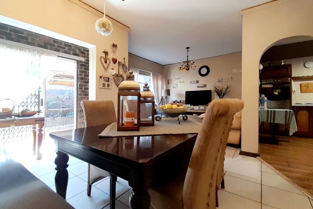 Immaculate duplex on a leafy street in Three Rivers. - Photo 5