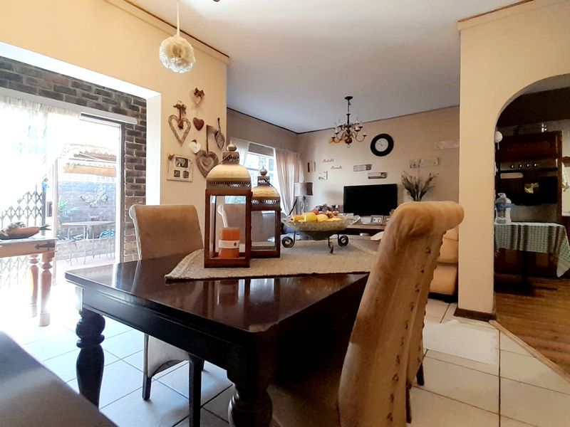 Immaculate duplex on a leafy street in Three Rivers. - Photo 5