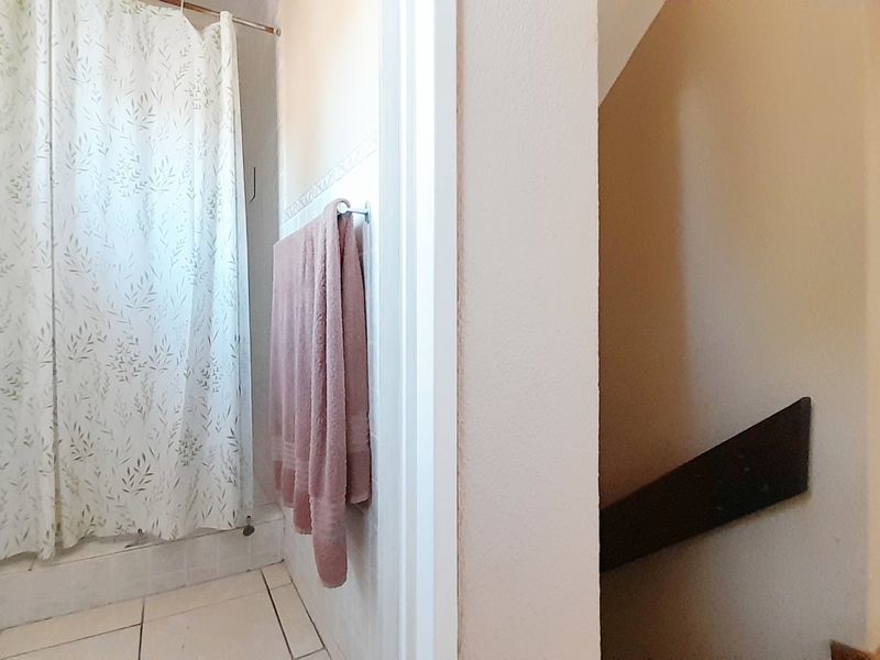 Immaculate duplex on a leafy street in Three Rivers. - Photo 10