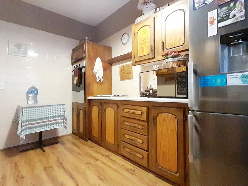 Immaculate duplex on a leafy street in Three Rivers. - Photo 7