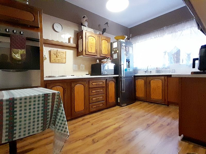 Immaculate duplex on a leafy street in Three Rivers. - Photo 6