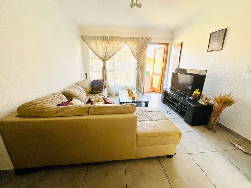 2 bedroom & 2 bathroom apartment/ flat in Sundowner for sale secure now!! - Photo 5