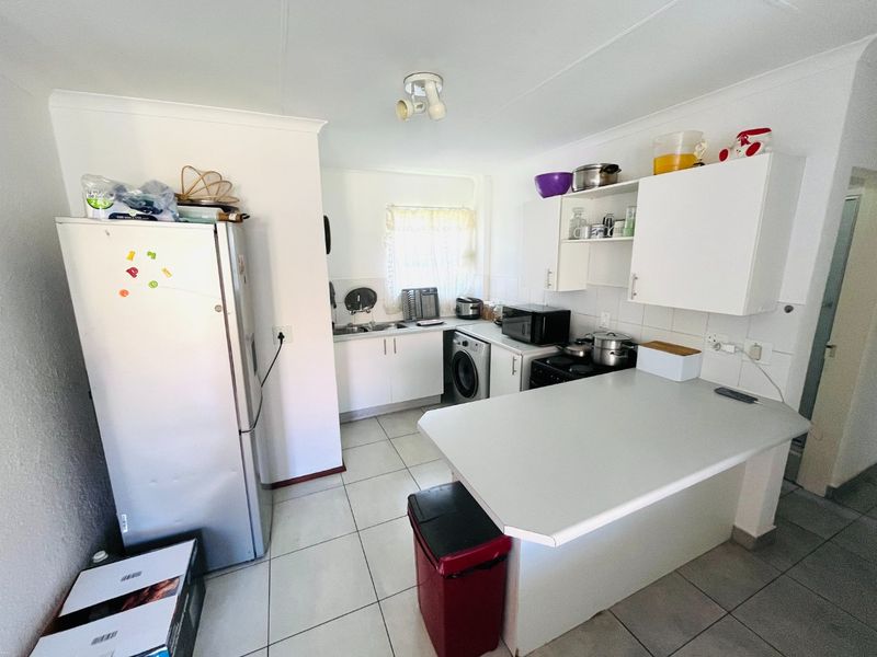 2 bedroom & 2 bathroom apartment/ flat in Sundowner for sale secure now!! - Photo 2