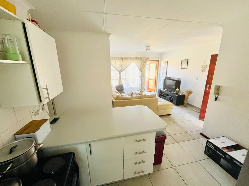 2 bedroom & 2 bathroom apartment/ flat in Sundowner for sale secure now!! - Photo 3