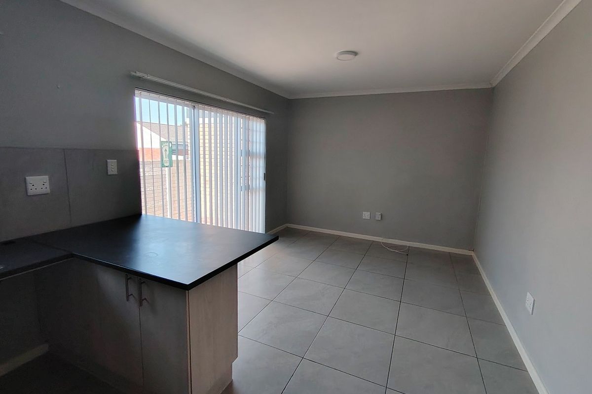 IMMEDIATELY AVAILABLE  - Photo 4