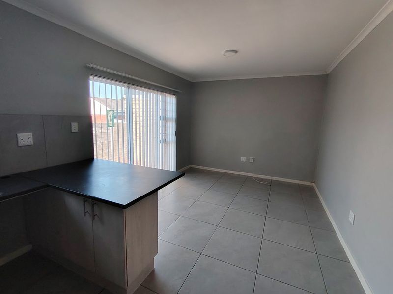 IMMEDIATELY AVAILABLE  - Photo 4