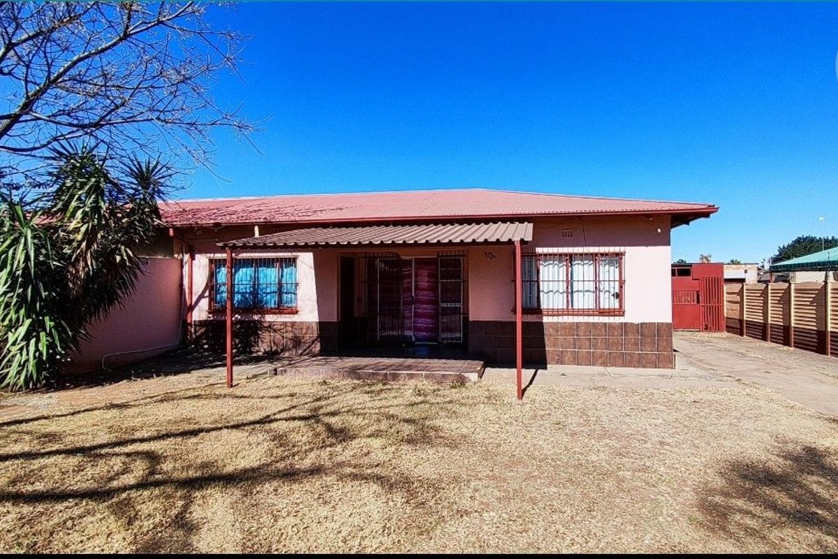 2 Bedroom House in Vanderbijlpark - Photo 3