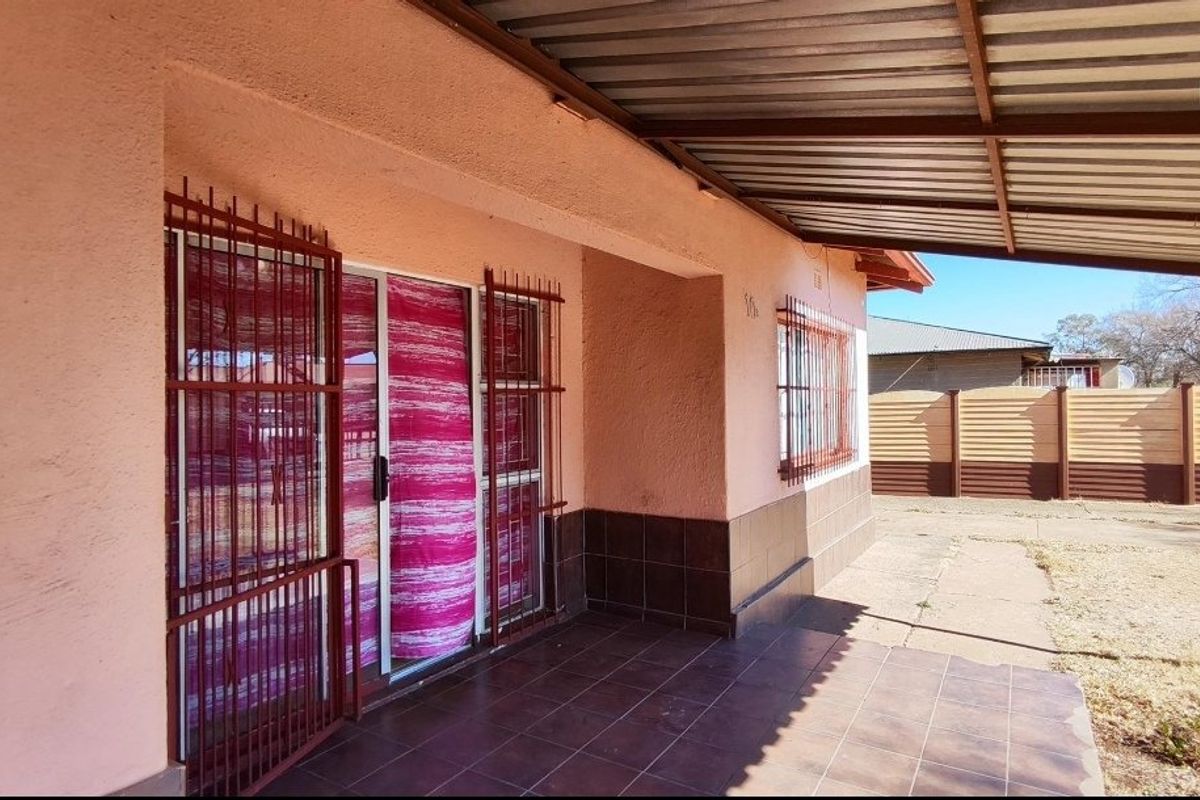 2 Bedroom House in Vanderbijlpark - Photo 5