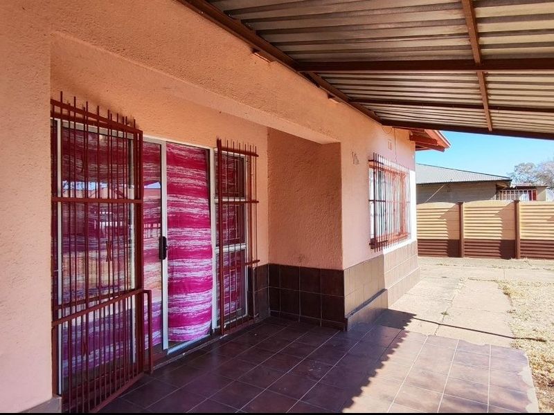 2 Bedroom House in Vanderbijlpark - Photo 5