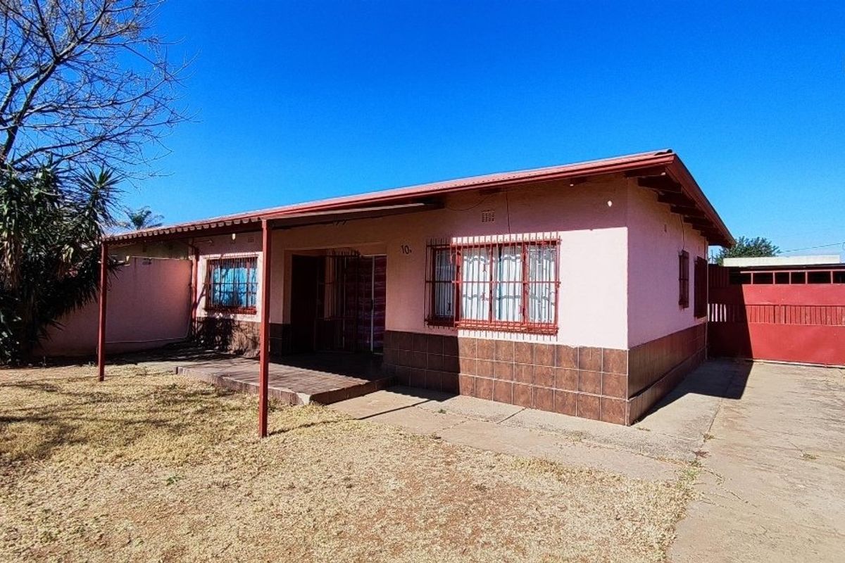 2 Bedroom House in Vanderbijlpark - Photo 4