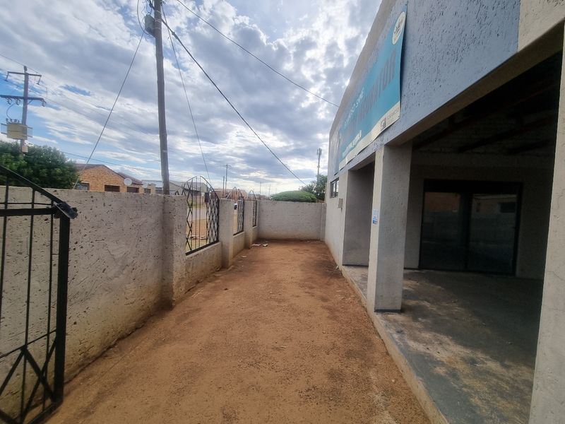 Commercial Property for sale - Photo 7