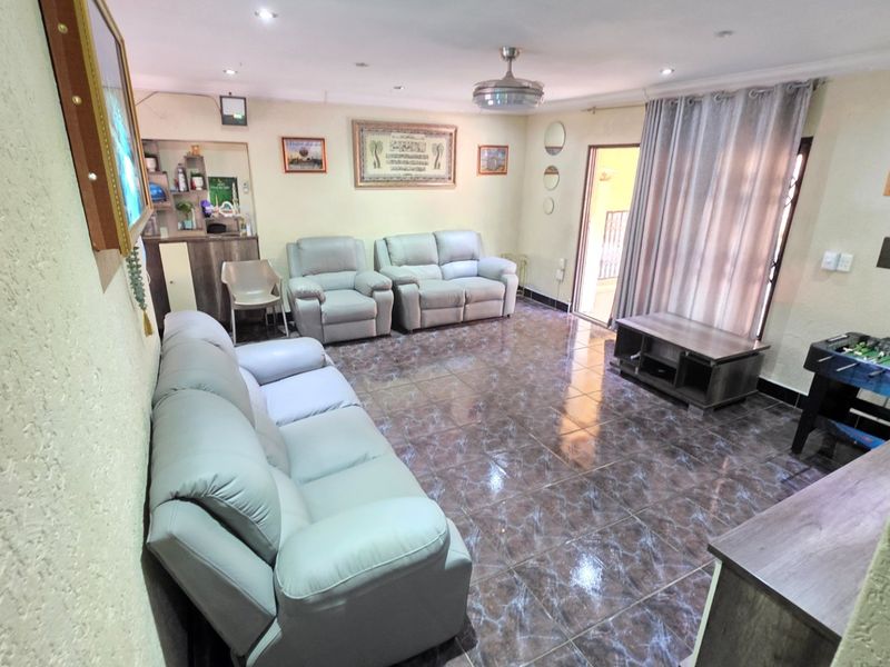 Sophisticated Modern Residence for Sale in Erasmia - Photo 8