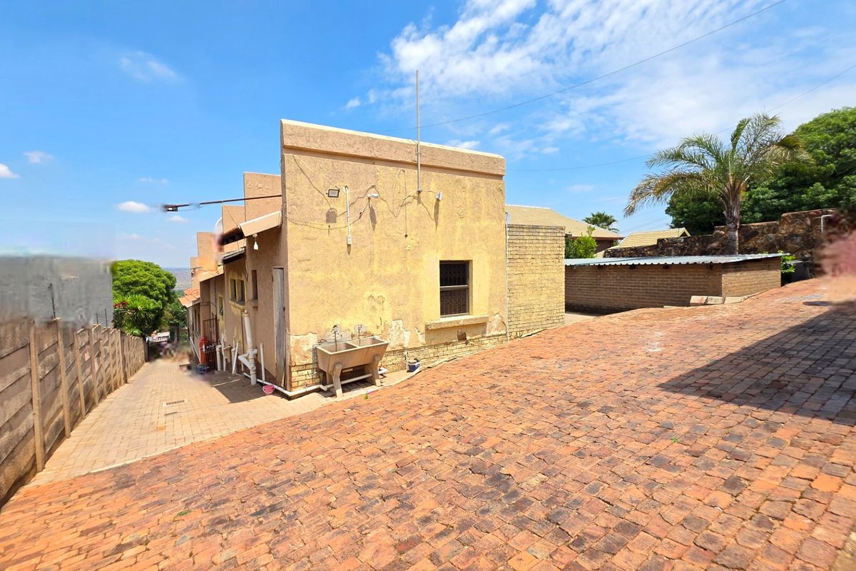 Sophisticated Modern Residence for Sale in Erasmia - Photo 4