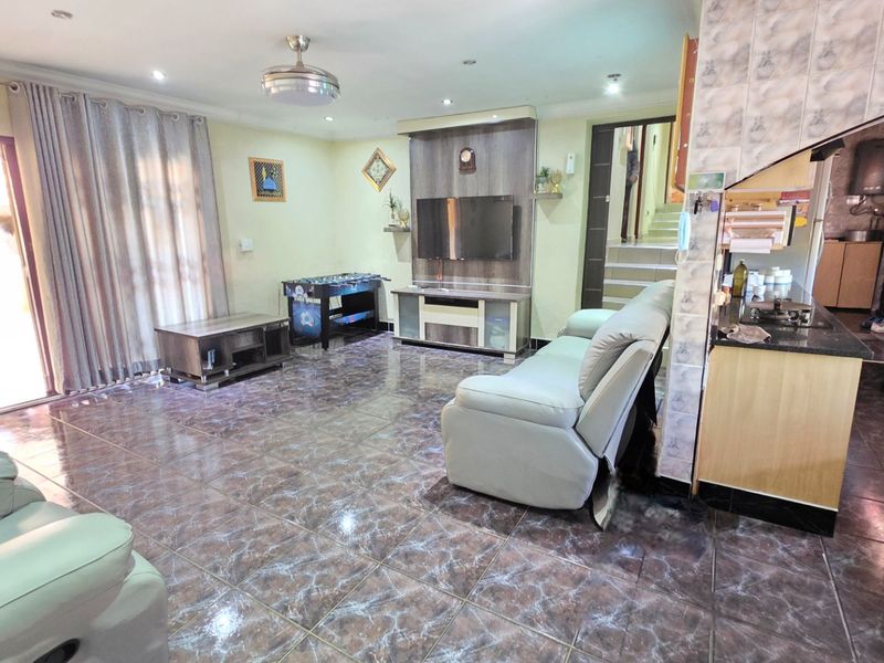 Sophisticated Modern Residence for Sale in Erasmia - Photo 7