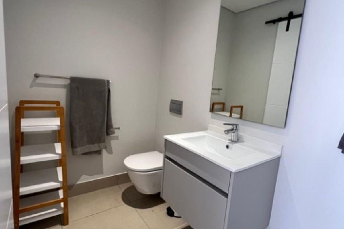 1 Bed Flat – Modern Comfort  - Photo 4