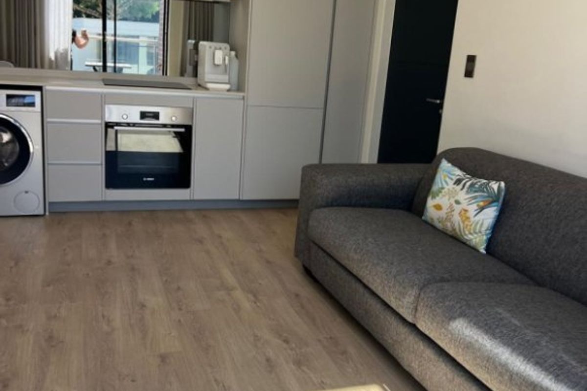 1 Bed Flat – Modern Comfort  - Photo 2