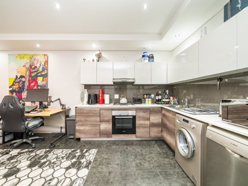 1 Bed Flat – Spacious, Secure & Stylish Living - Photo 9