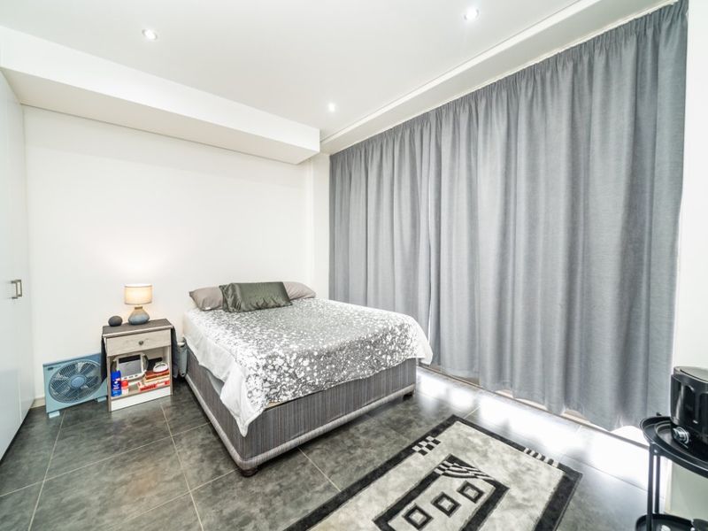 1 Bed Flat – Spacious, Secure & Stylish Living - Photo 8