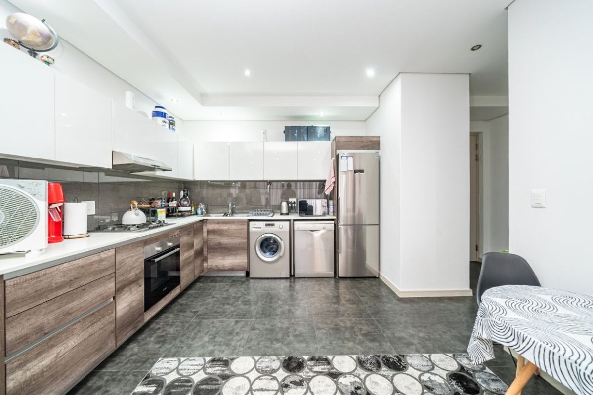 1 Bed Flat – Spacious, Secure & Stylish Living - Photo 2