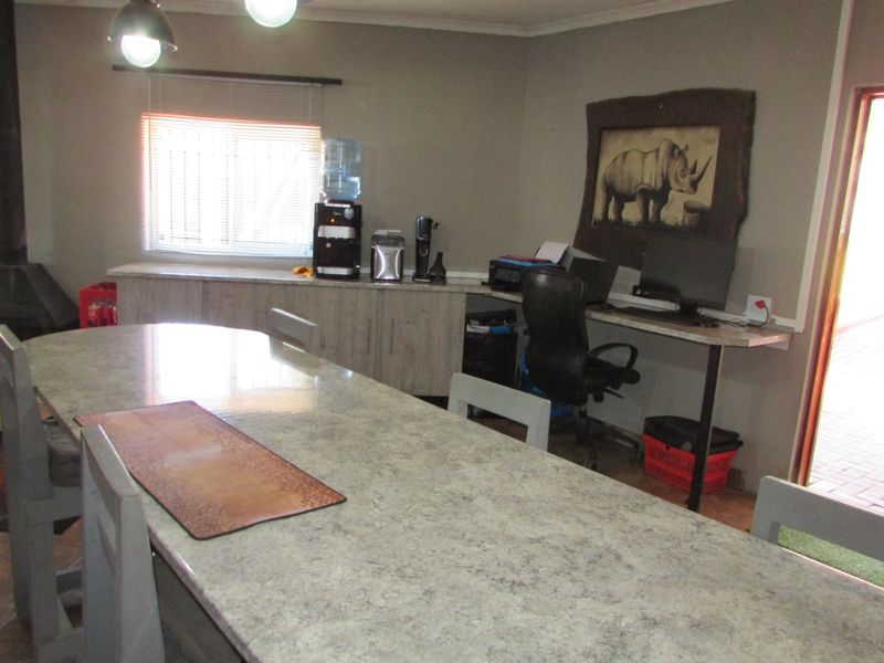 3 Bedroom Modern Home with Flat in White River Ext 3 - Photo 9