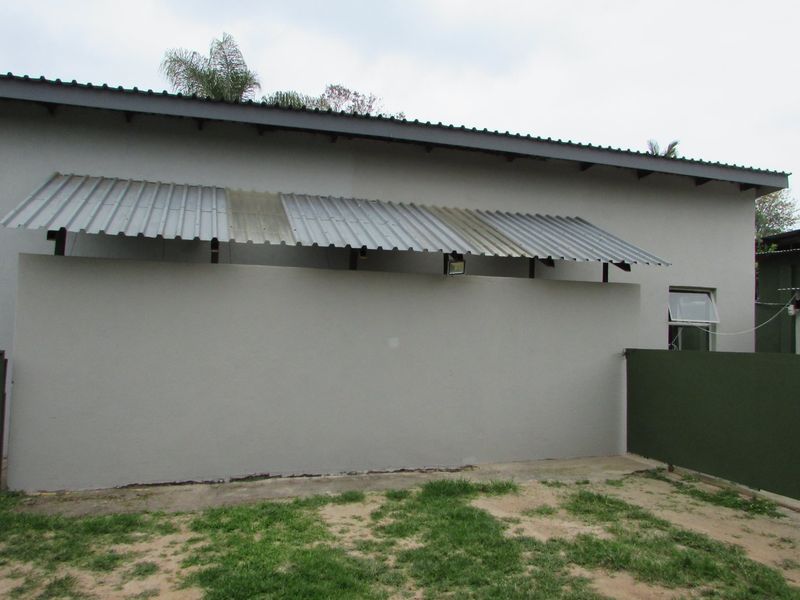 Versatile 6-Bedroom Home in Prime White River Location - Photo 4