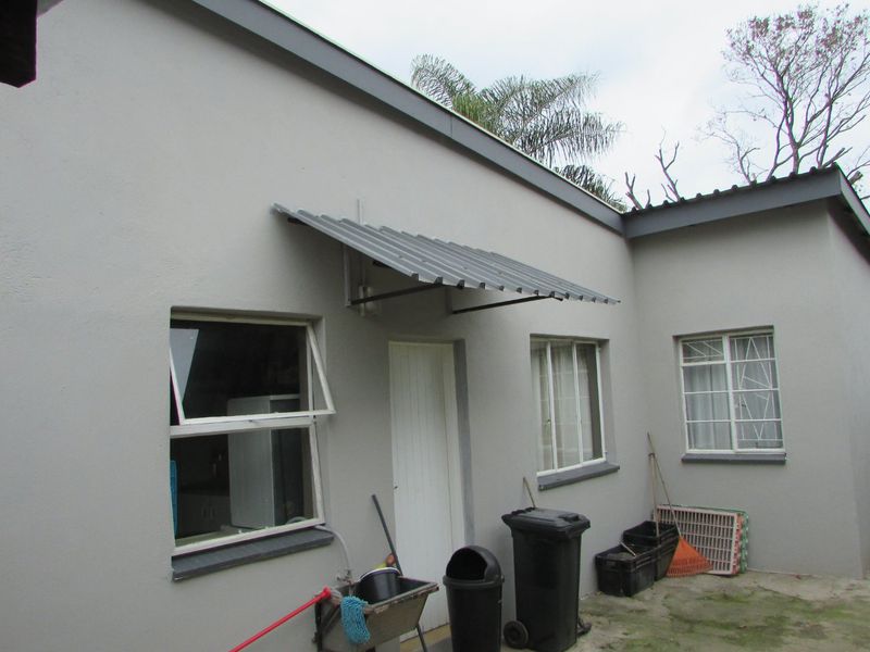 Versatile 6-Bedroom Home in Prime White River Location - Photo 2