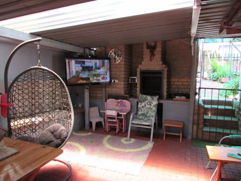 6 Bed House in White River Ext 3 for Sale - Photo 7