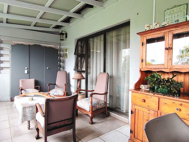 Modern, Neat Family Home in a Secure Estate  in Risiville. - Photo 6