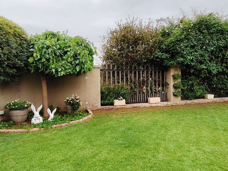 Modern, Neat Family Home in a Secure Estate  in Risiville. - Photo 3