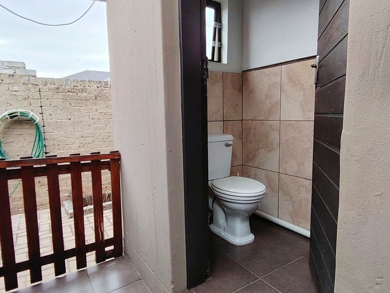 Modern, Neat Family Home in a Secure Estate  in Risiville. - Photo 9