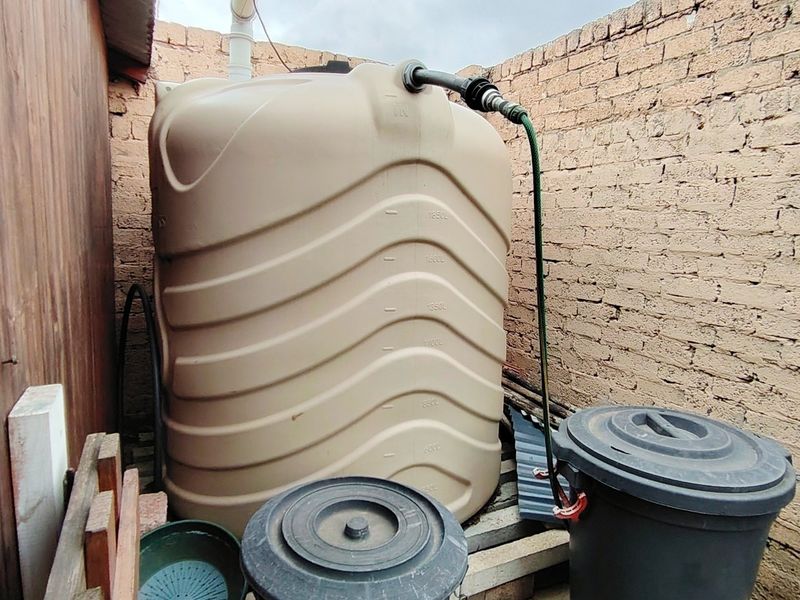 Modern, Neat Family Home in a Secure Estate  in Risiville. - Photo 8