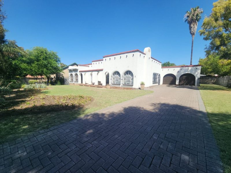 Don’t Miss Out on This Stunning Family Home in Voeltjiedorp, Brits!  - Photo 2